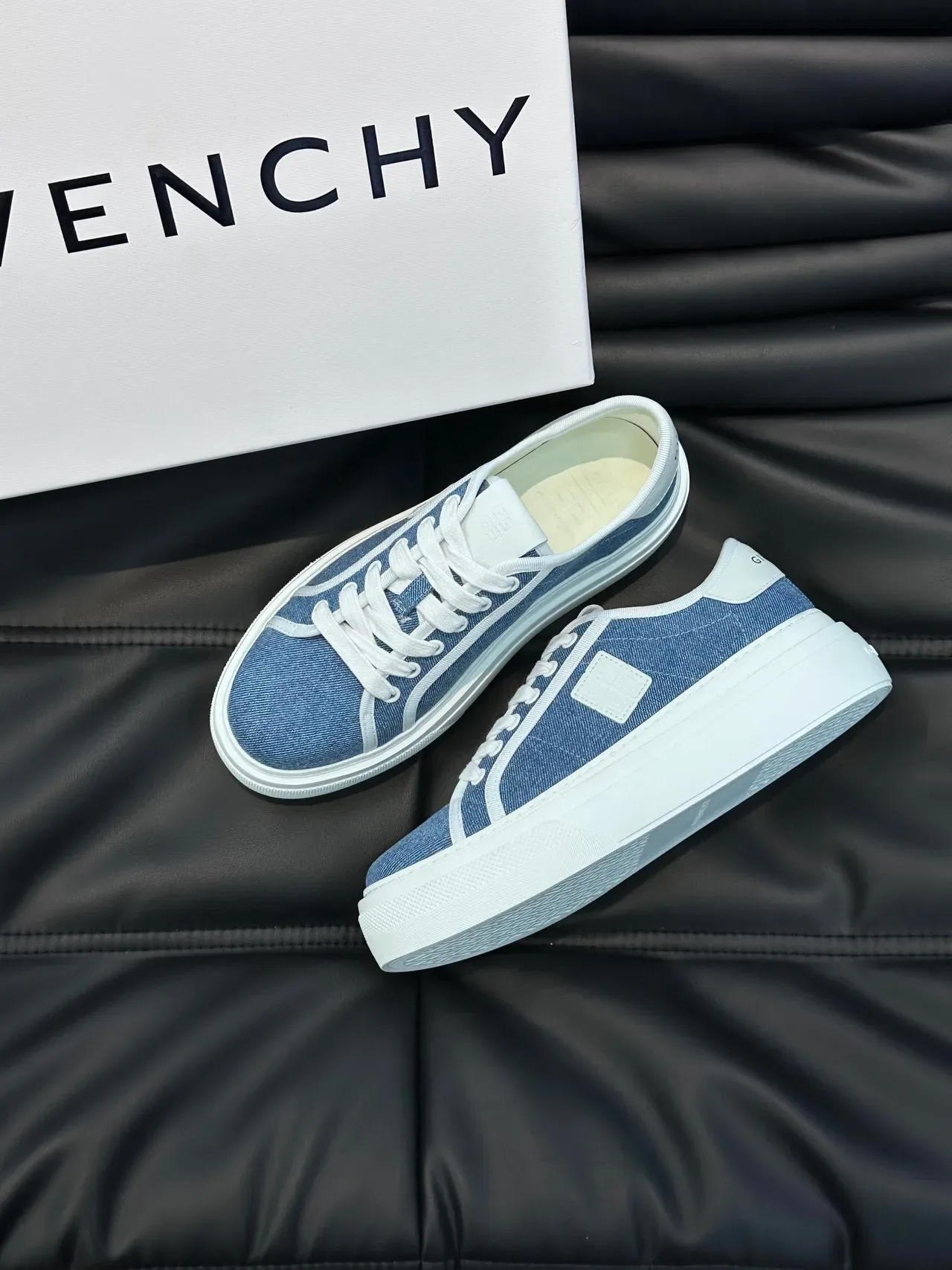 Givenchy سنيكرز دينيم وأبيض لايف ستايل 2