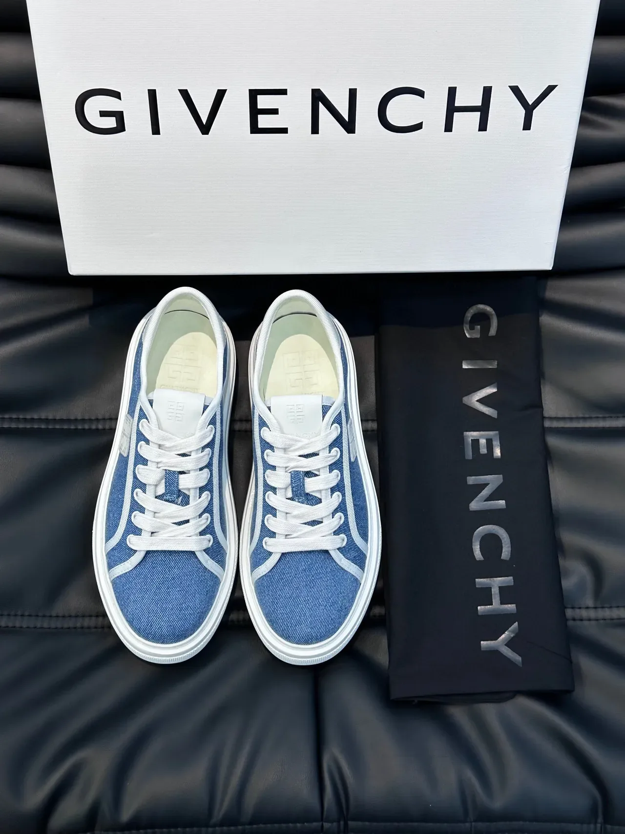 Givenchy سنيكرز دينيم وأبيض لايف ستايل 3