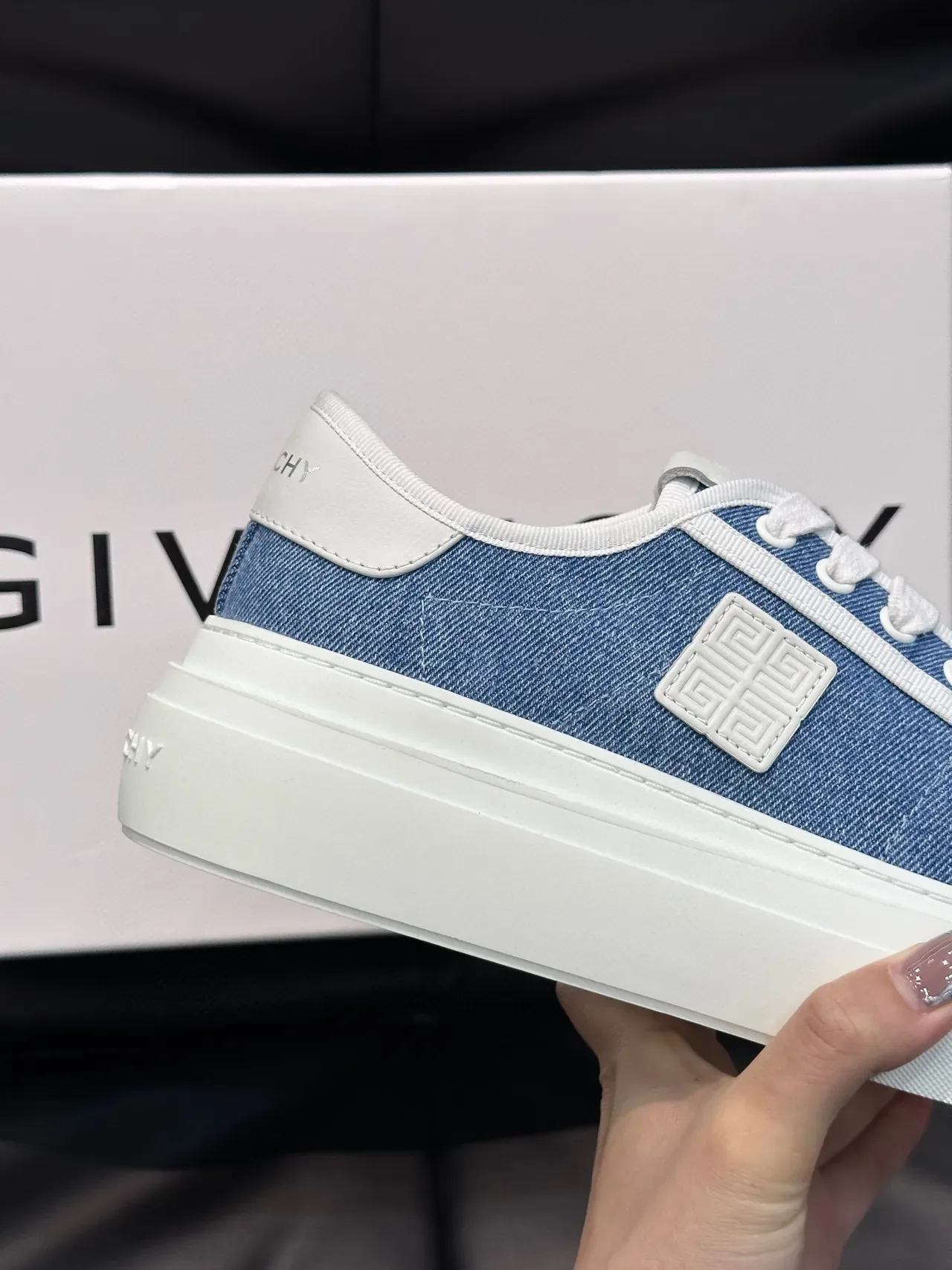 Givenchy سنيكرز دينيم وأبيض لايف ستايل 5