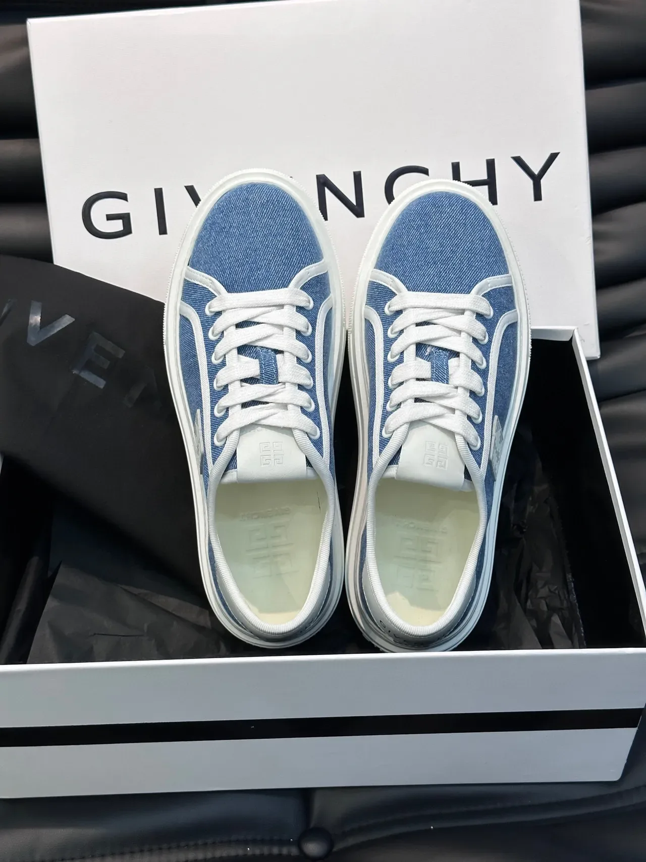 Givenchy سنيكرز دينيم وأبيض لايف ستايل 7
