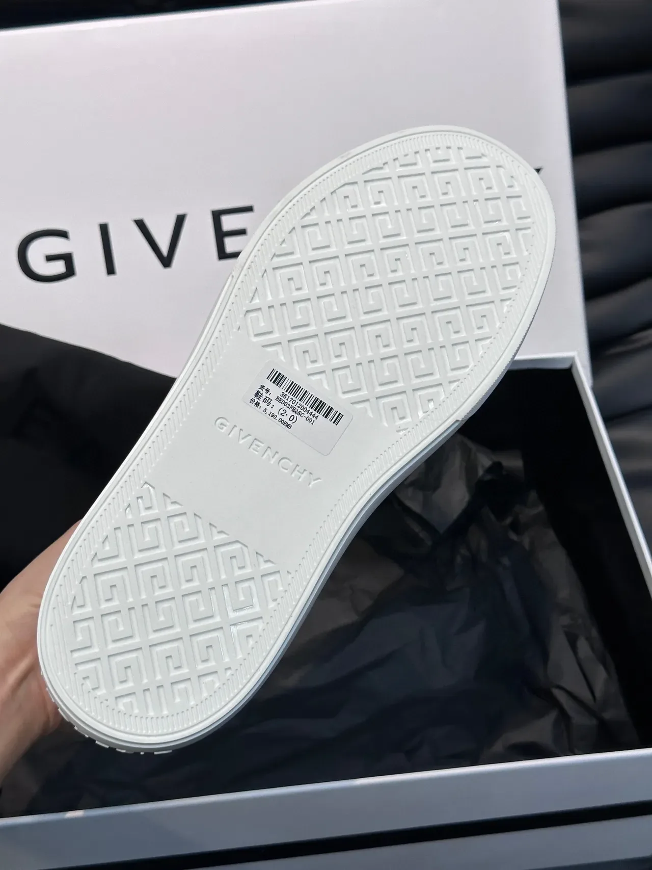 Givenchy سنيكرز دينيم وأبيض لايف ستايل 9