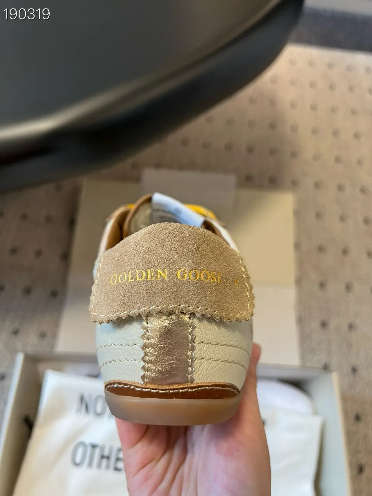 Golden Goose Super-Star حذاء رياضي أسلوب حياة جلد متضرر نجم معدني 2