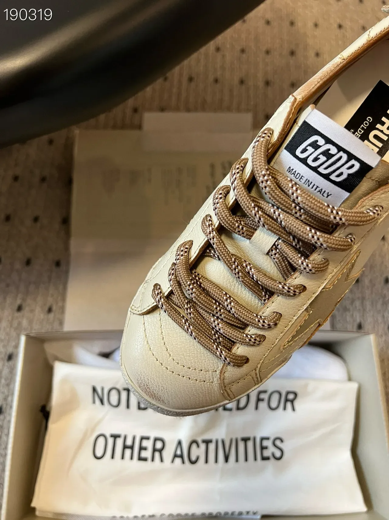 Golden Goose Super-Star حذاء رياضي أسلوب حياة جلد متضرر نجم معدني 4