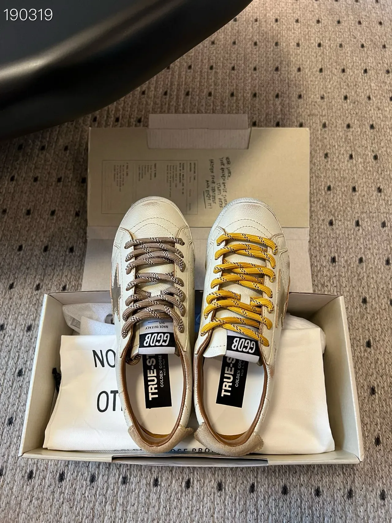 Golden Goose Super-Star حذاء رياضي أسلوب حياة جلد متضرر نجم معدني 7