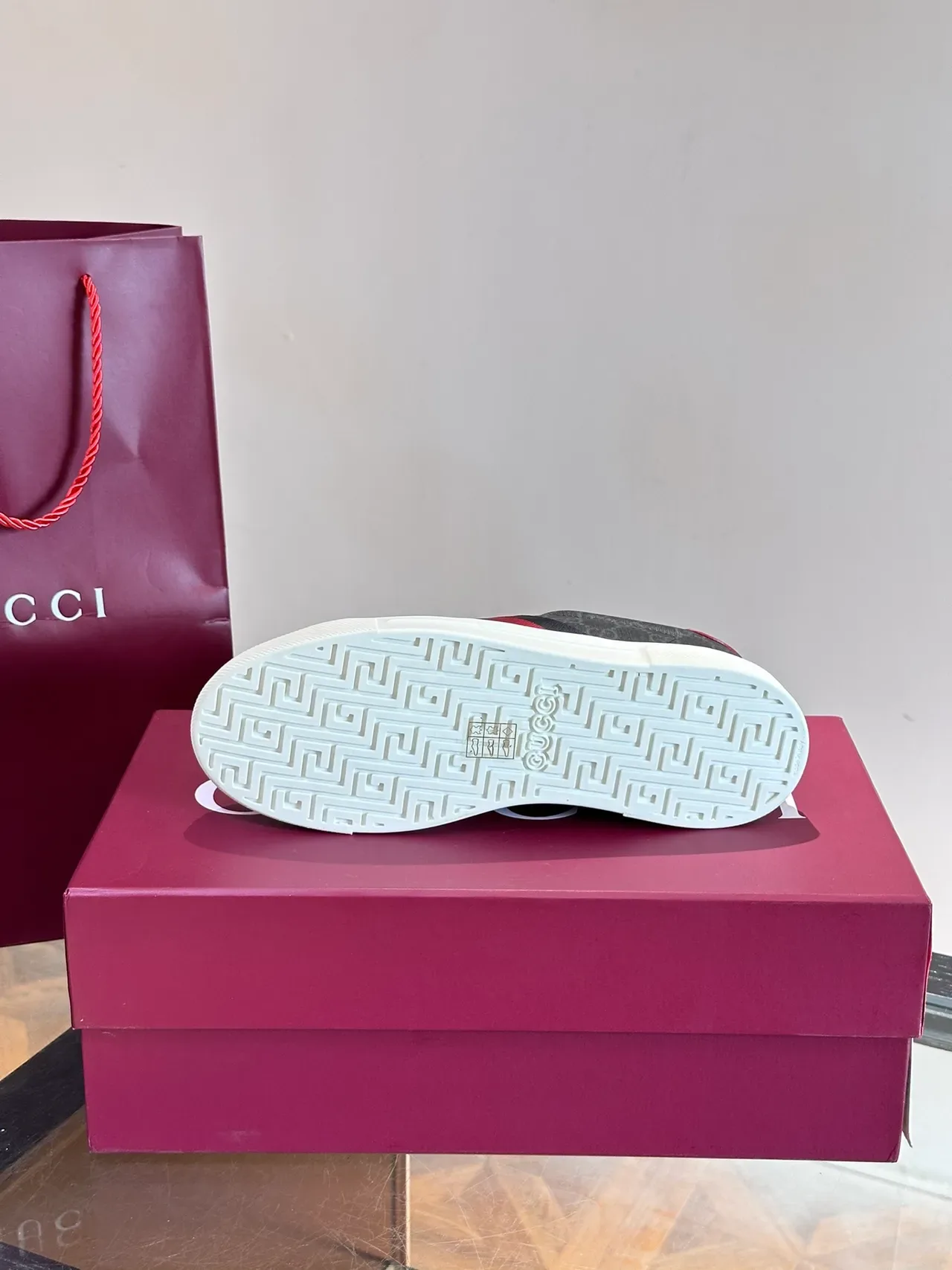 Gucci Ace GG Monogram Web Stripe 生活款运动鞋 2