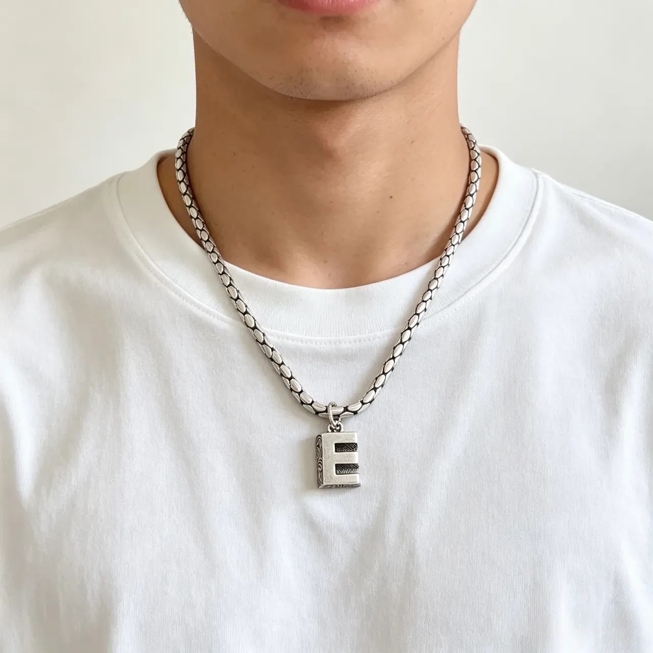 Gucci Alphabet Collection Silver Braided-Link Letter E Necklace 2