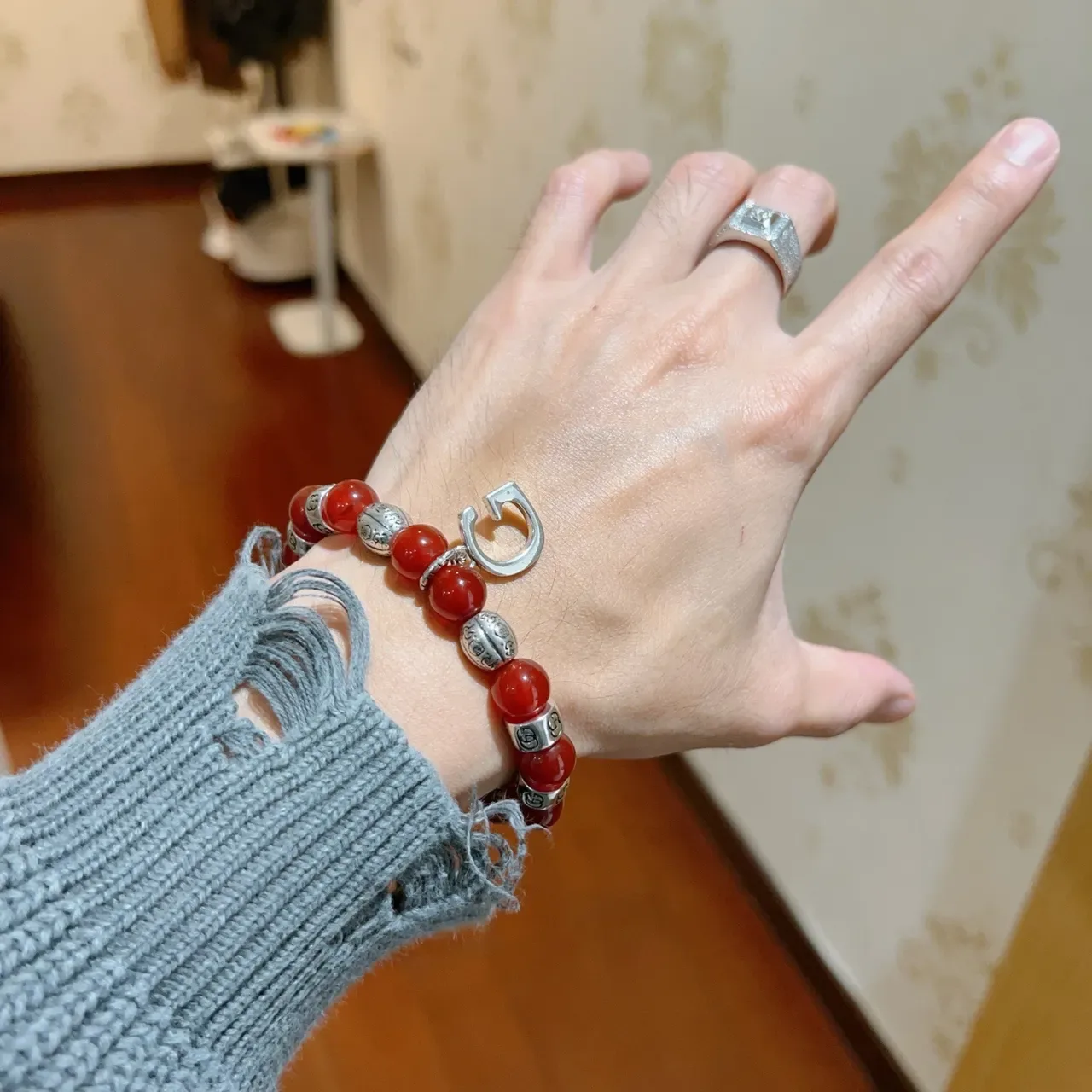 Gucci Beaded Red Agate and Silver-Tone Interlocking G Pendant Bracelet 5