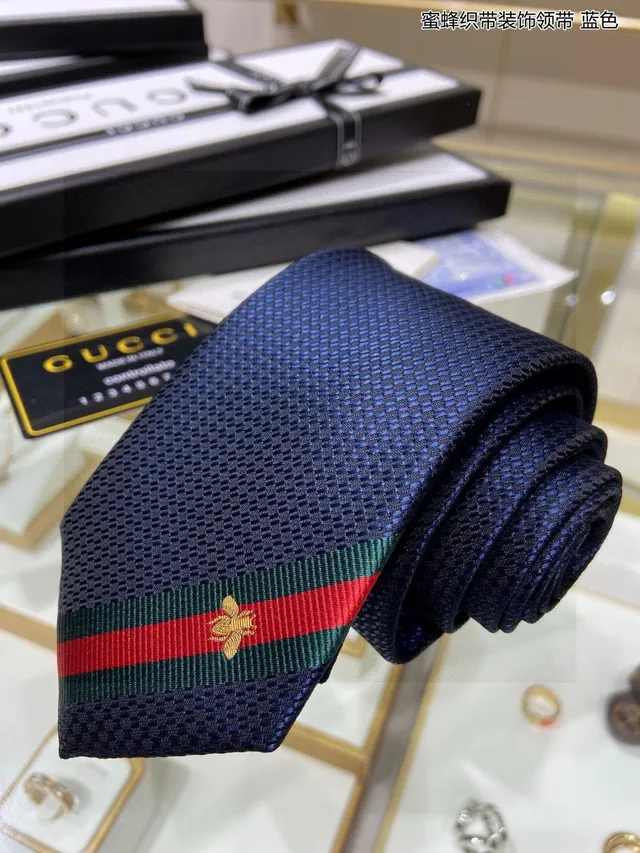 Gucci Gravata motivo de abelha panal tecido navy 5