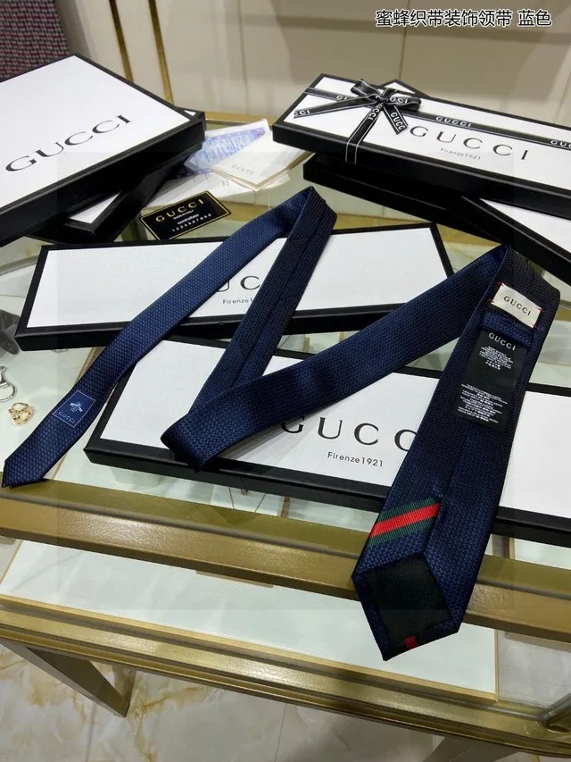 Gucci Gravata motivo de abelha panal tecido navy 7