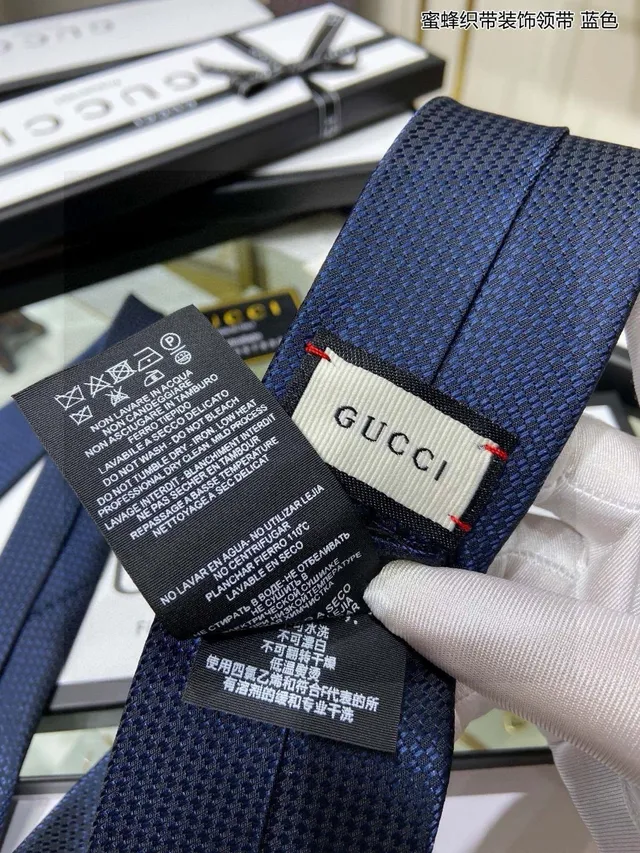 Gucci Gravata motivo de abelha panal tecido navy 9