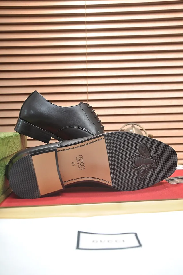 Gucci Preto e Dourado Couro Polido Ponta de Cap Sapatos Oxford 3