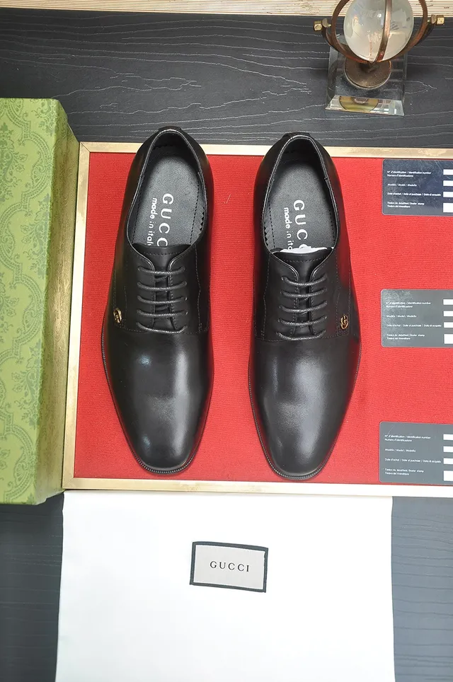 Gucci Preto e Dourado Couro Polido Ponta de Cap Sapatos Oxford 5
