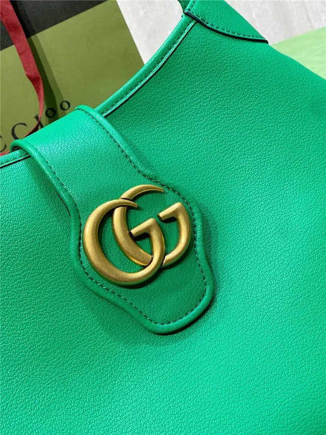 Gucci Black Gold Textured Leather Interlocking GG Hardware Handbag 8
