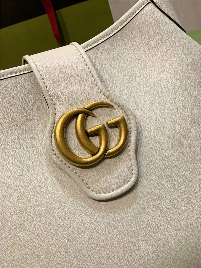 Gucci Black Gold Textured Leather Interlocking GG Hardware Handbag 16