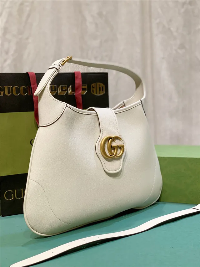 Gucci Black Gold Textured Leather Interlocking GG Hardware Handbag 17
