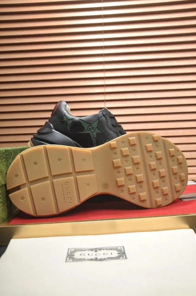 Gucci حذاء تشونكي أسود أخضر جلد علوي تطبيقات نجم GG 2