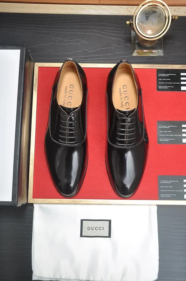 Gucci Chaussures Oxford Noir à Embout Cap Poli 5