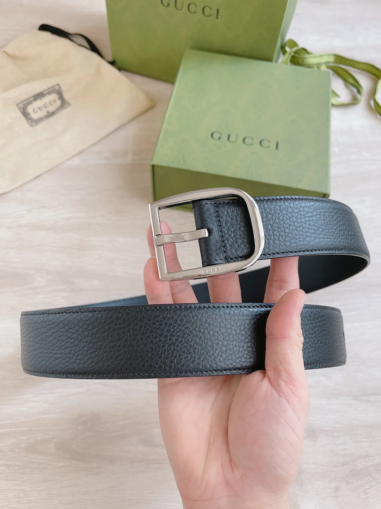 Gucci Black Silver Pebbled Rectangular Buckle Leather Belt 3