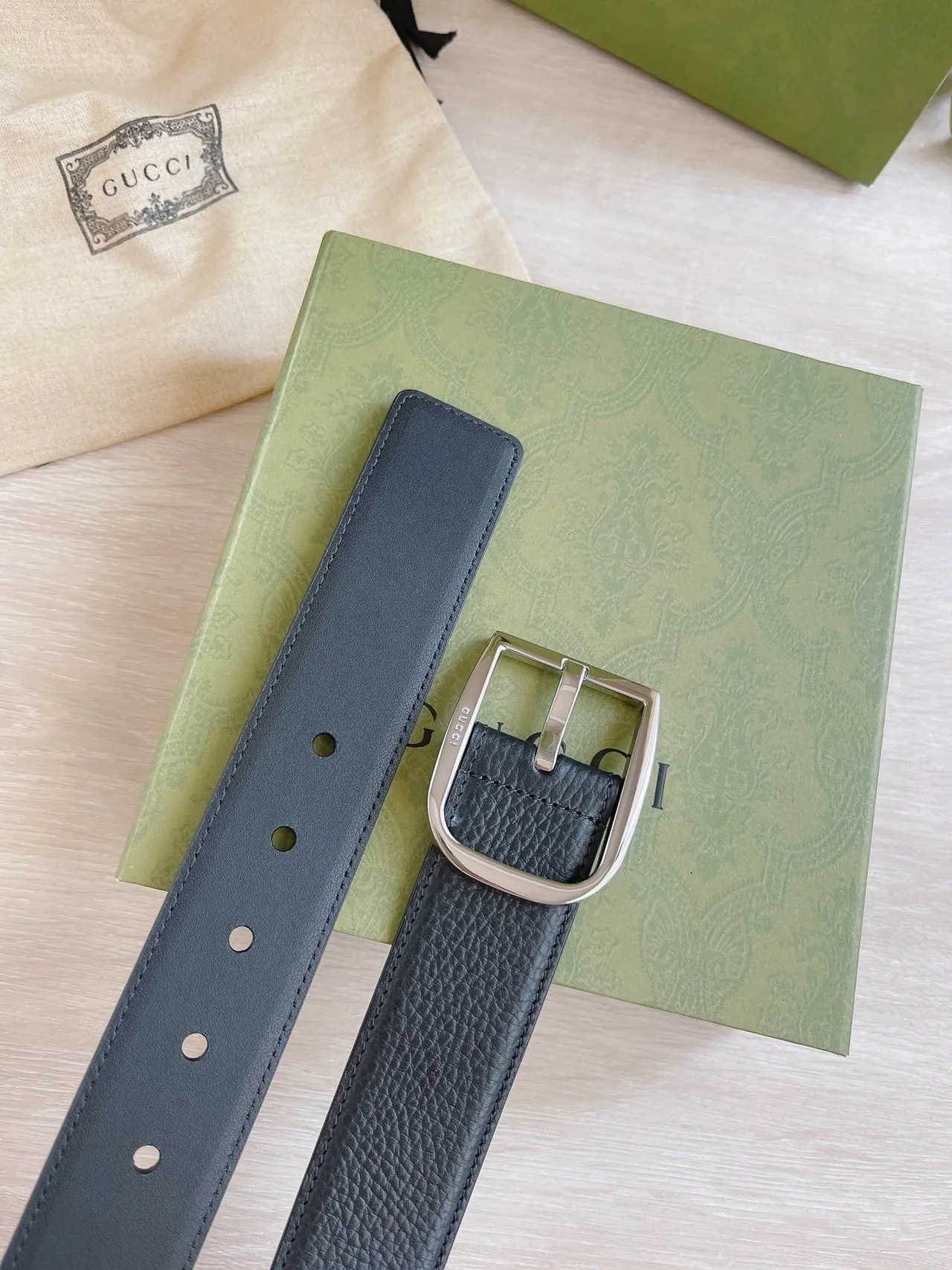 Gucci Black Silver Pebbled Rectangular Buckle Leather Belt 6