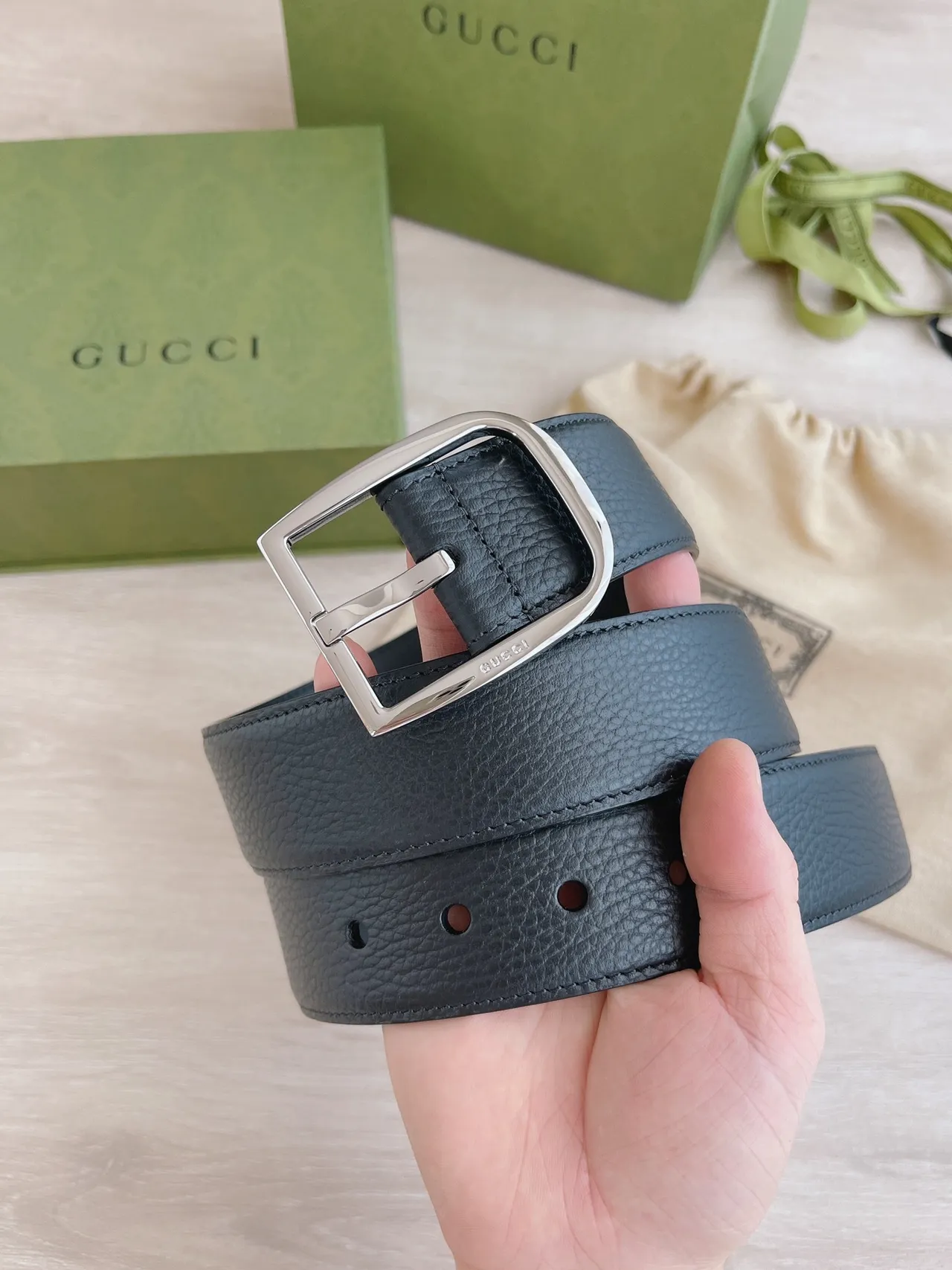 Gucci Black Silver Pebbled Rectangular Buckle Leather Belt 8