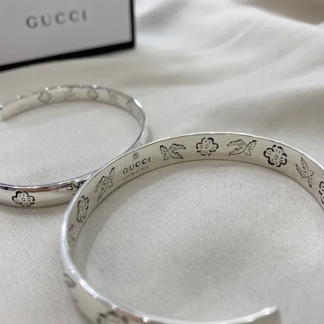 Gucci Blind for Love Engraved Open Cuff Bracelets 3