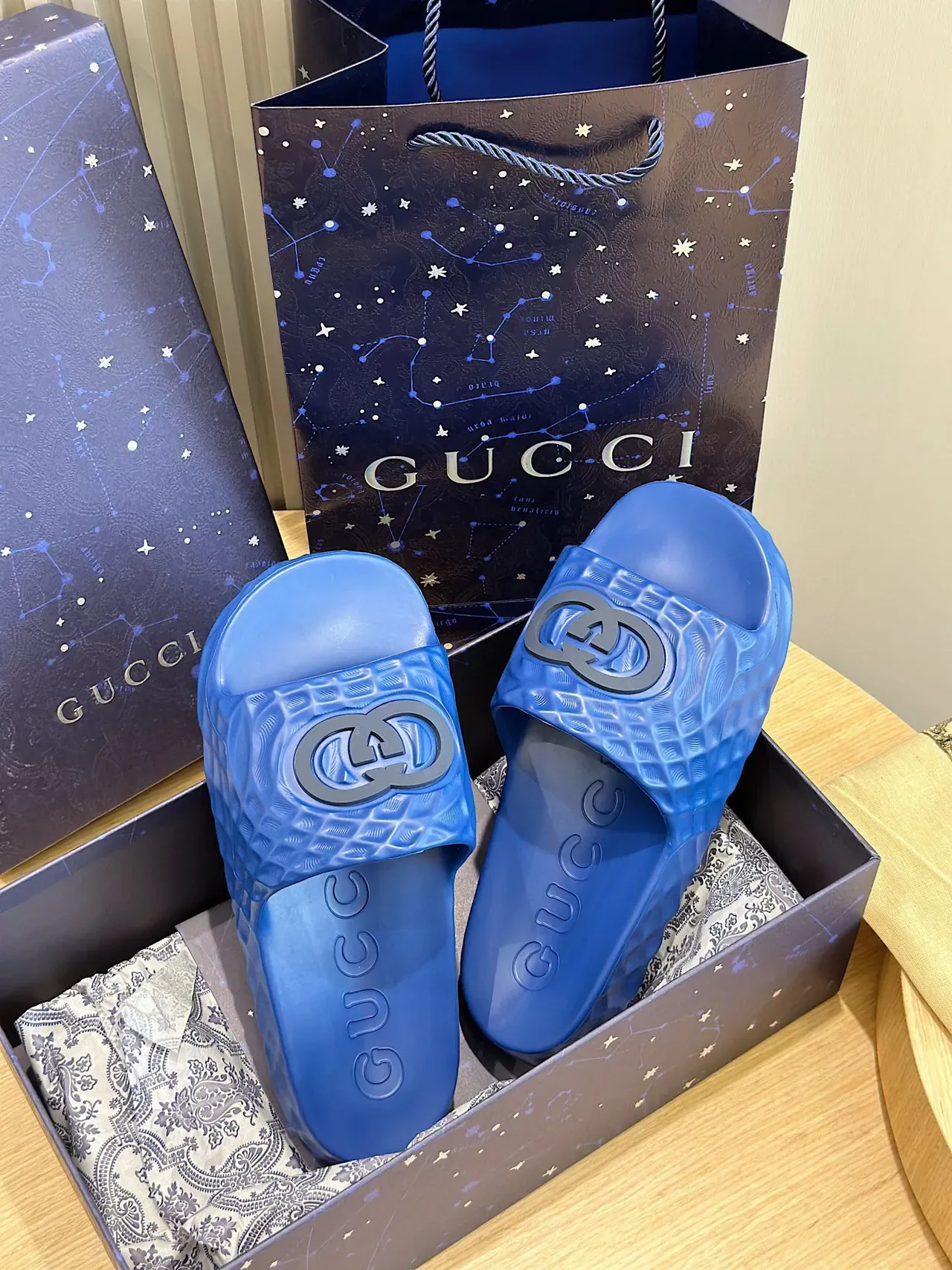 Gucci Blue Black Molded Rubber Quilted Texture Slippers 8