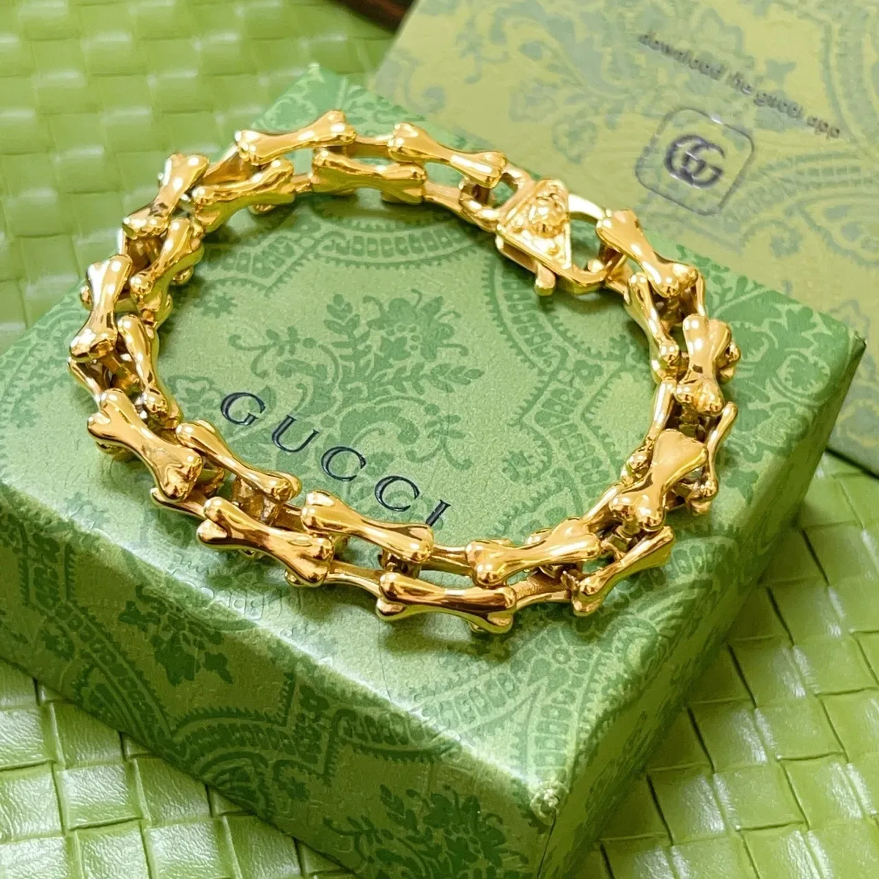 Gucci Bone Link Lion-Head Clasp Gold-Tone Bracelet 2