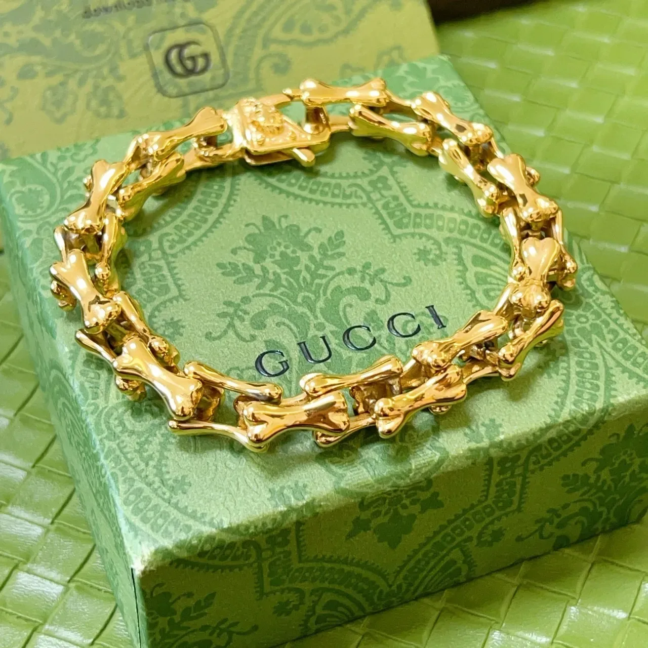 Gucci Bone Link Lion-Head Clasp Gold-Tone Bracelet 3