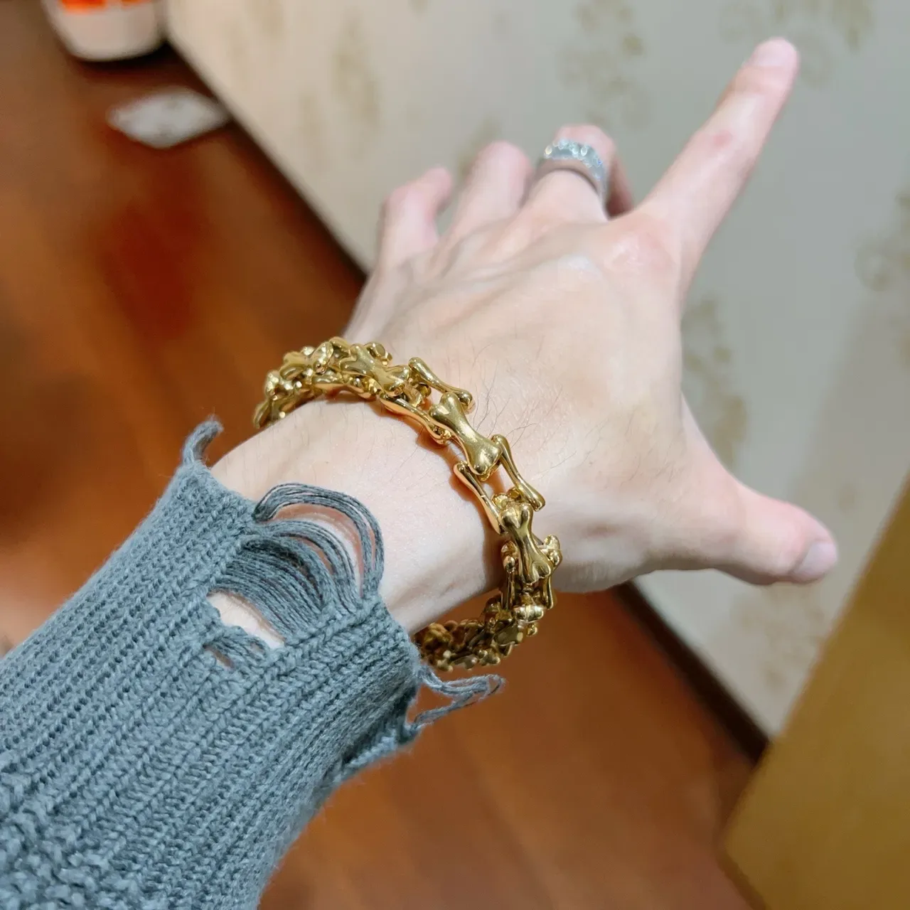 Gucci Bone Link Lion-Head Clasp Gold-Tone Bracelet 4