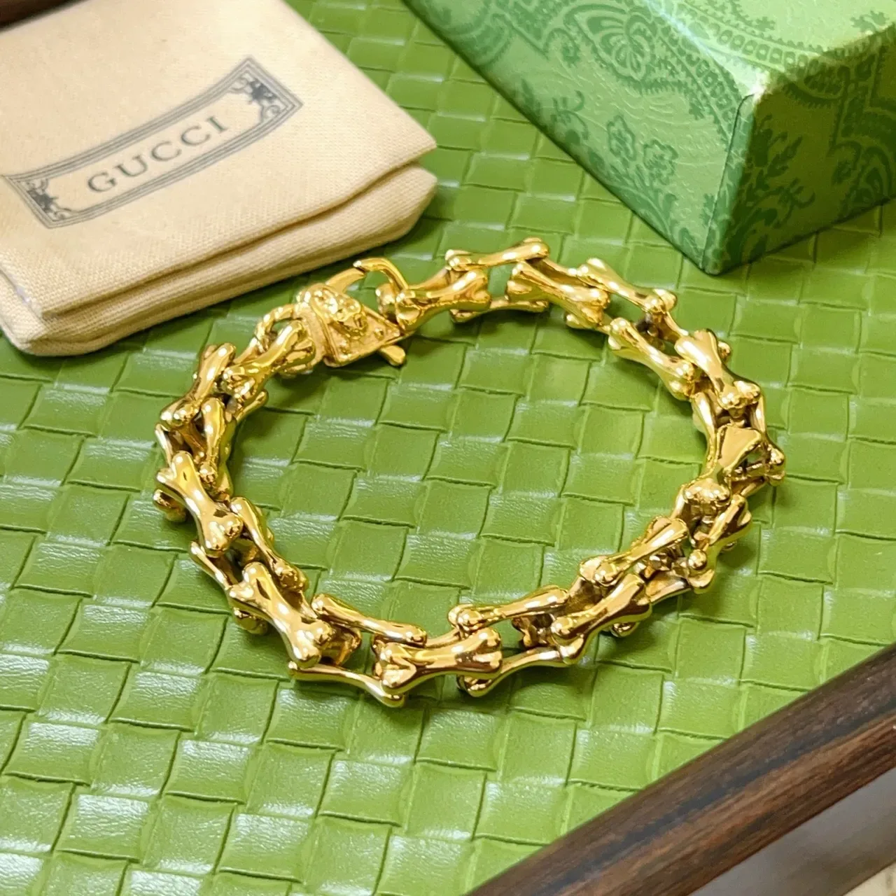 Gucci Bone Link Lion-Head Clasp Gold-Tone Bracelet 5