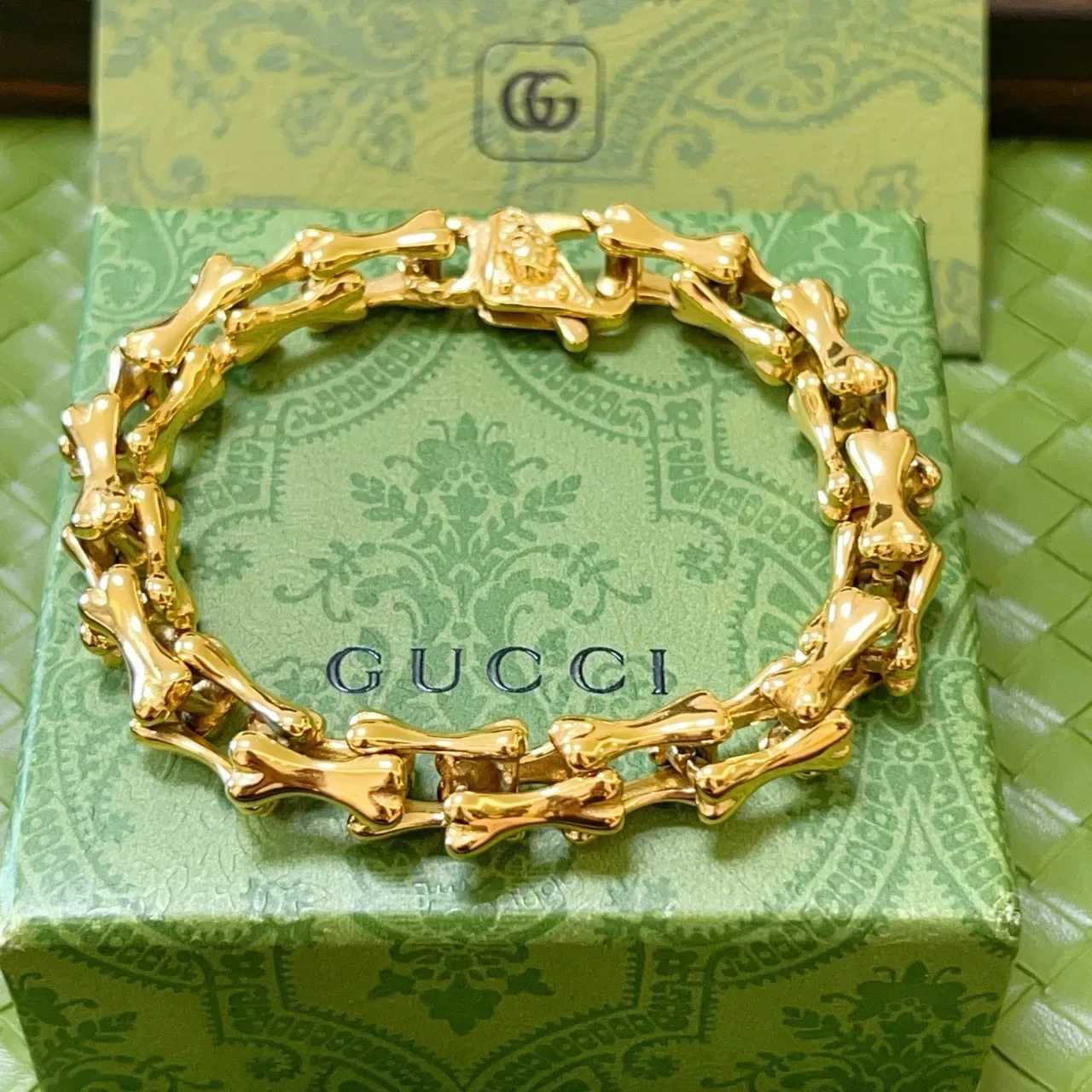 Gucci Bone Link Lion-Head Clasp Gold-Tone Bracelet 6