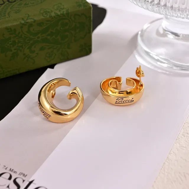 Gucci C-Shaped Gold-Tone Hoop Earrings 3