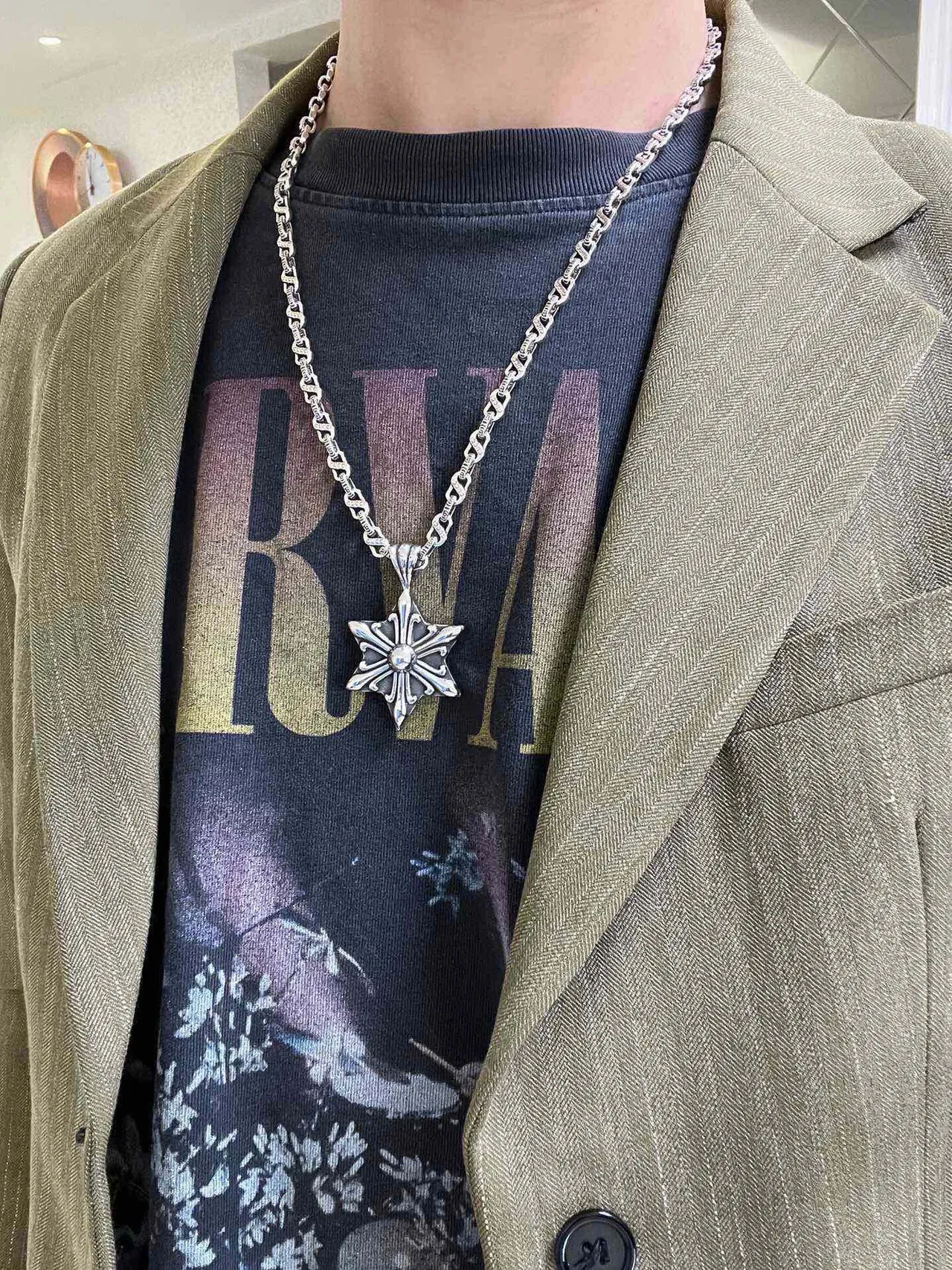 Gucci Eight-Point Star Silver Blue Oxidized Metal Pendant Necklace 8