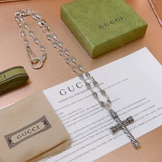 Gucci GG Link صليب تعليق فضي أخضر سلسلة متشابكة قلادة ملتوية