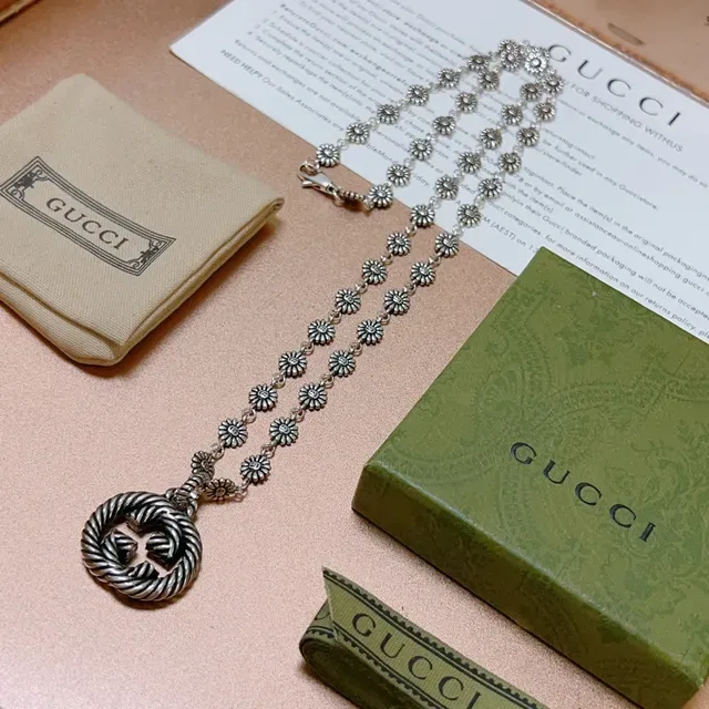 Gucci GG Marmont Colar com Colgante Floral-Link e Soga Trenzada 2