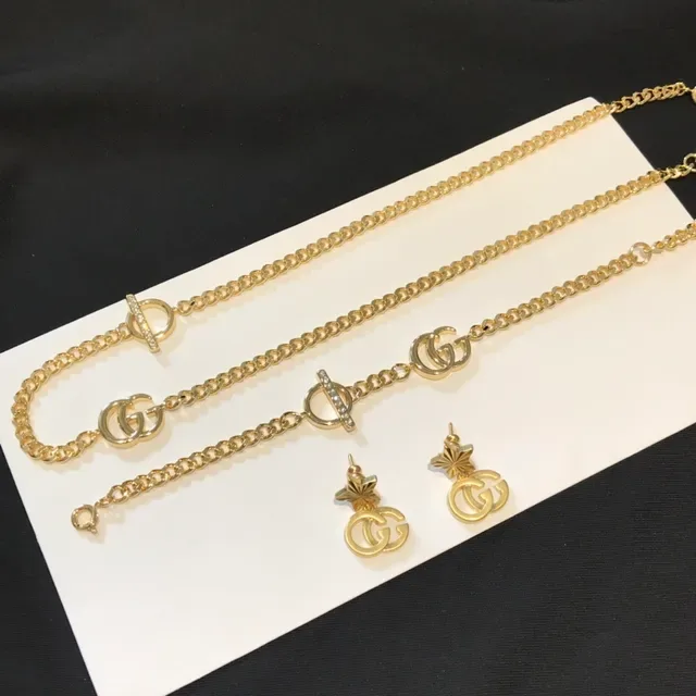 قلادة جوتشي GG مارمونت سلسلة Curb Chain ذهبية Interlocking Double-G 9