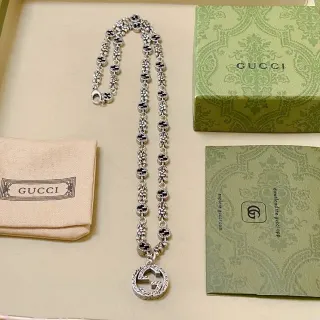 Gucci GG Marmont Interlocking G قلادة