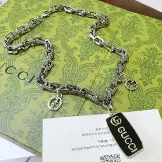 Gucci GG Marmont سلسلة كبيرة الروابط فضية سوداء تعليقات مزدوجة جي قلادة