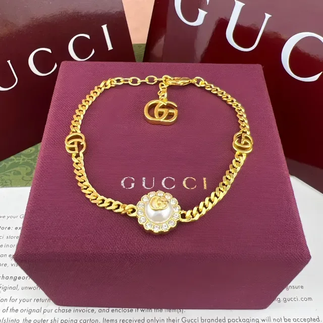 Gucci GG Marmont Rose Gold Crystal-Embellished Curb Chain Bracelet 4