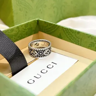 Gucci GG Marmont Anillo Plata Negro con Banda de Borde de Cuerda y Motivos G Entrelazados