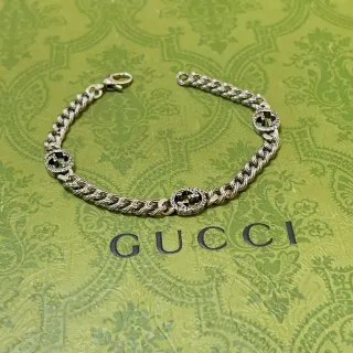 Gucci GG Marmont Pulsera Cadena Curb Trenzada en Plata con Medallones Interconectados de G
