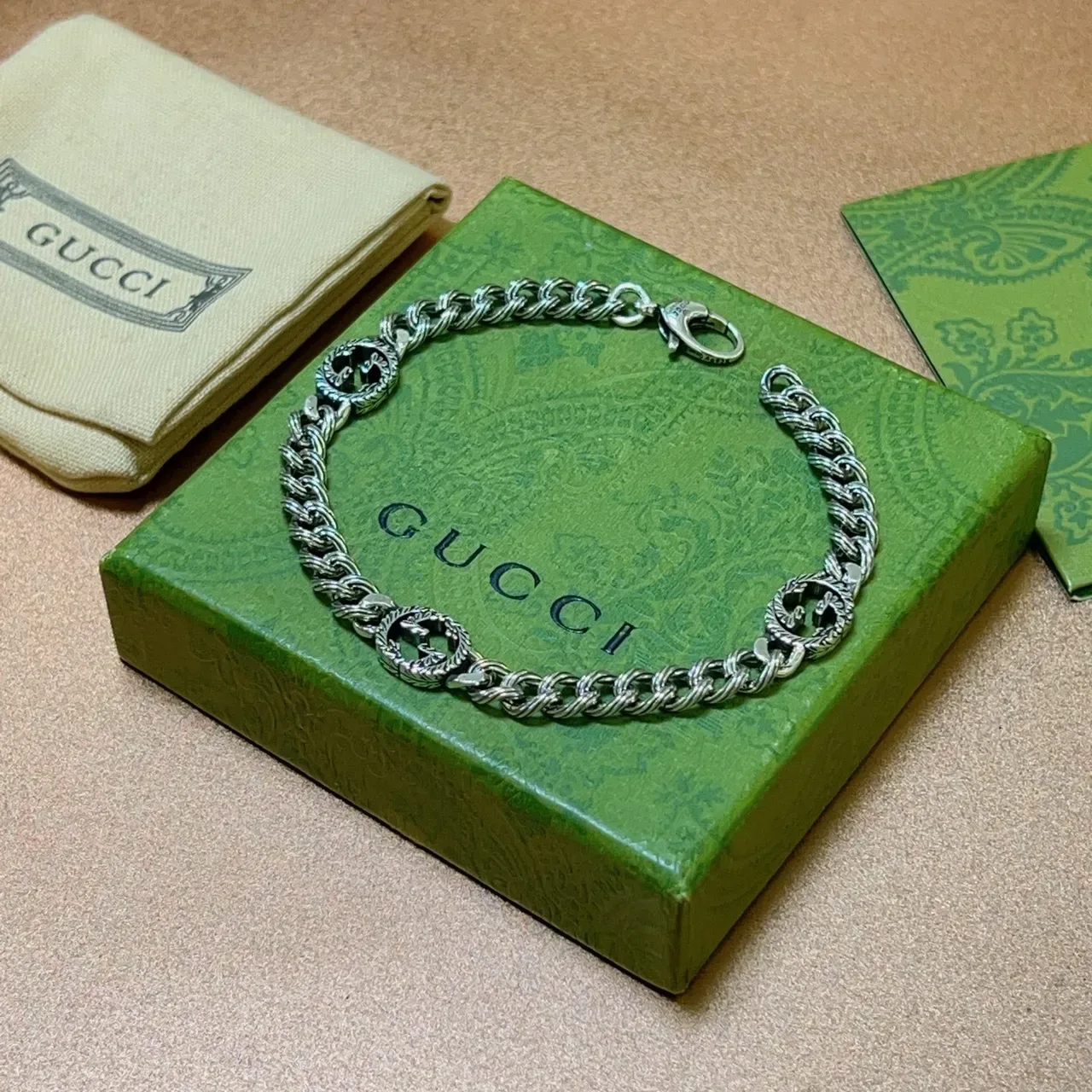 Gucci GG Marmont Pulsera Cadena Curb Trenzada en Plata con Medallones Interconectados de G 6