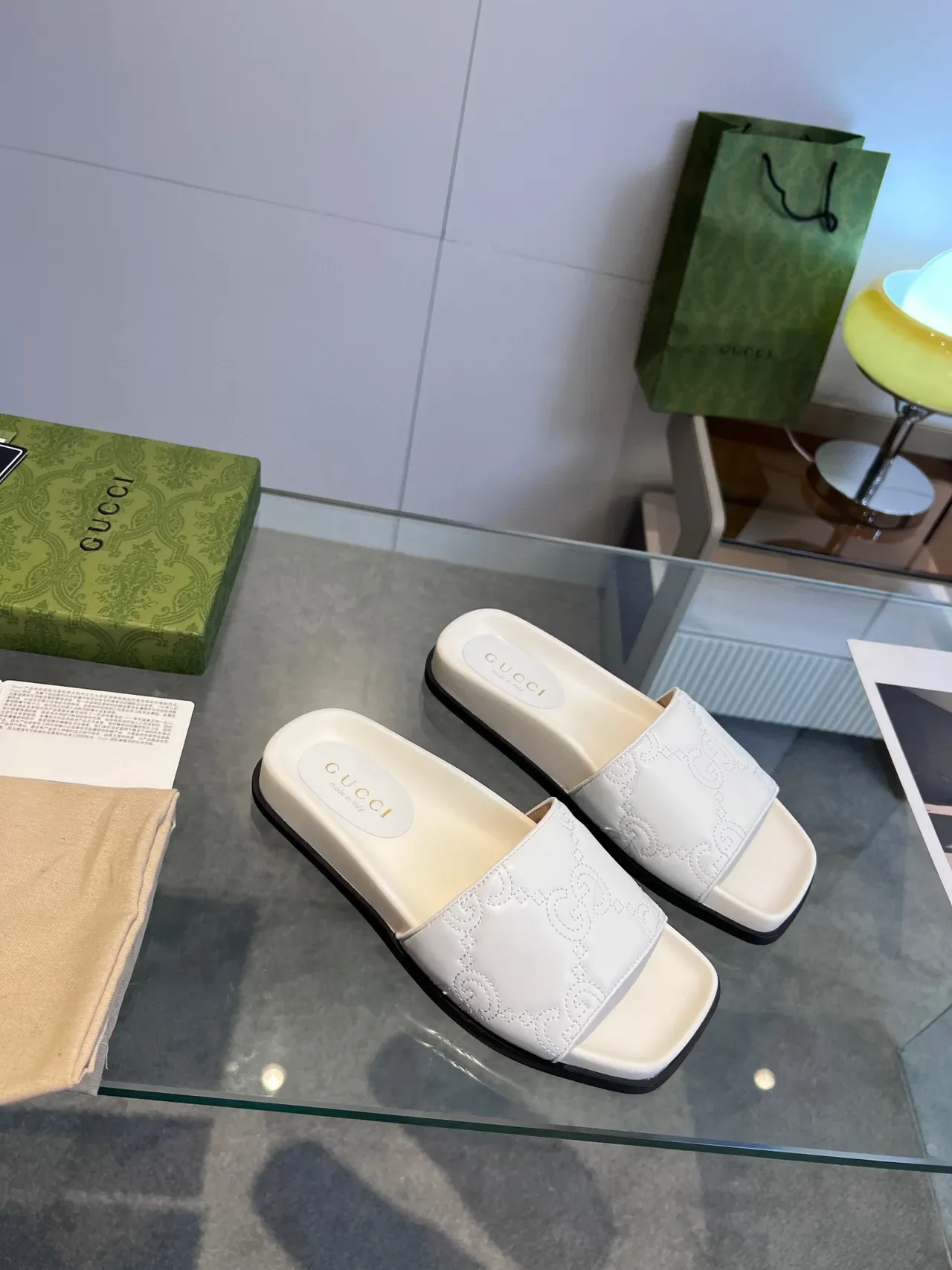 Gucci GG Marmont Slide Blanc Noir Monogramme Embossed Cuir Sandales Plates 6