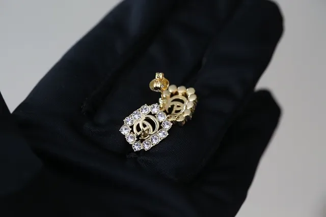 Gucci GG Marmont Square Crystal Stud Earrings 2
