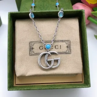 قلادة Gucci GG Marmont حجر توركواز سلسلة فضية