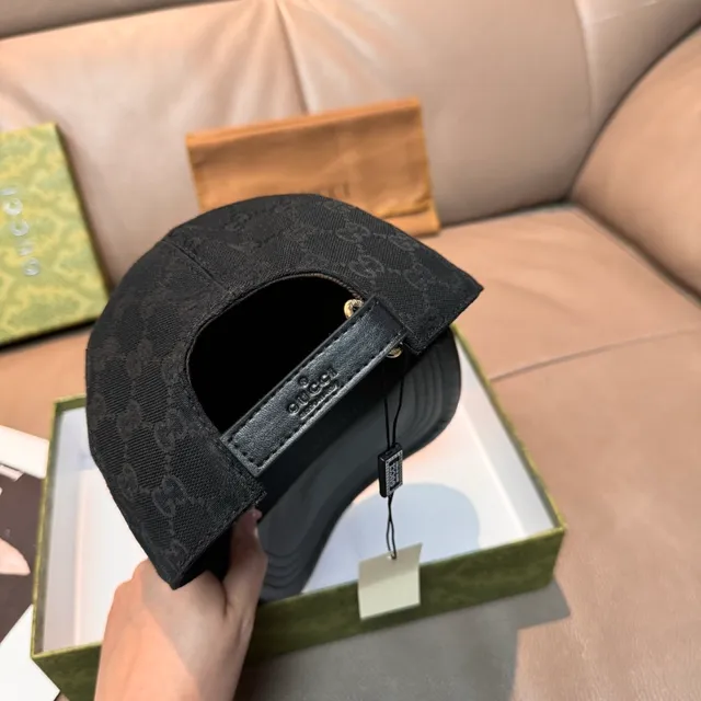 Casquette de baseball Gucci GG Monogram noire avec monogramme Jacquard au sommet, bord lisse en cuir synthétique 3