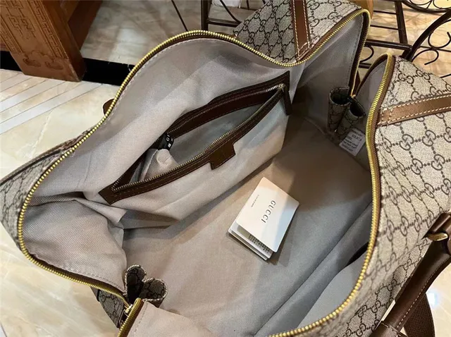 Gucci GG Supreme Sac duffel gris et noir 2