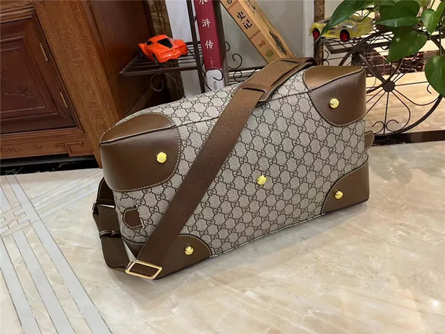 Gucci GG Supreme Sac duffel gris et noir 5