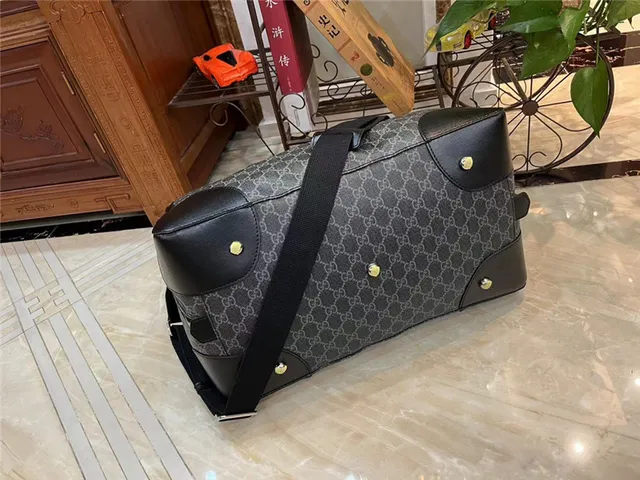 Gucci GG Supreme Sac duffel gris et noir 14