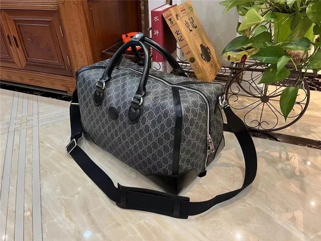 Gucci GG Supreme Sac duffel gris et noir 18